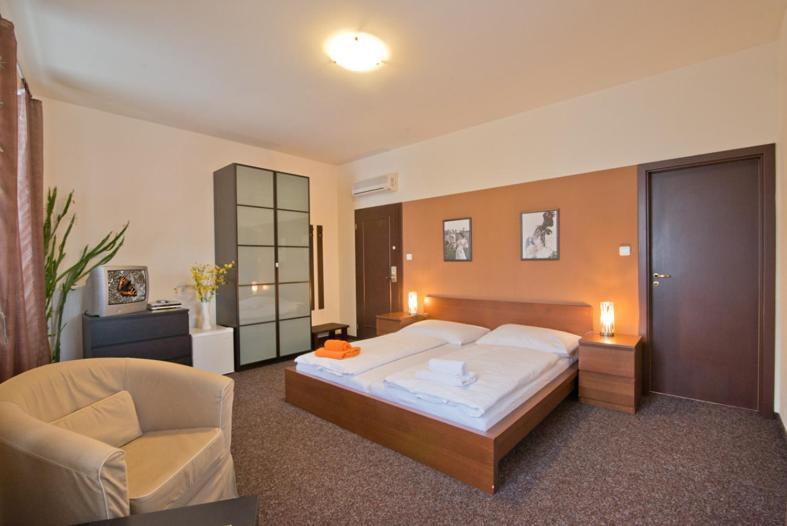 Hotel U Zlateho Byka Písek Rum bild